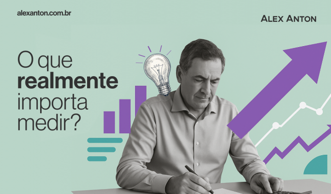 Homem estudando finanças e medindo crescimento com gráficos e indicadores, focado em como realmente medir o sucesso financeiro